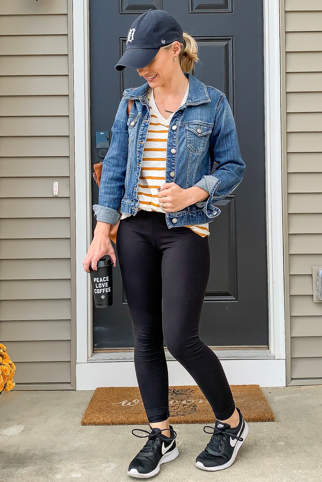 Monday Mingle: Casual Mom On The Go Outfit