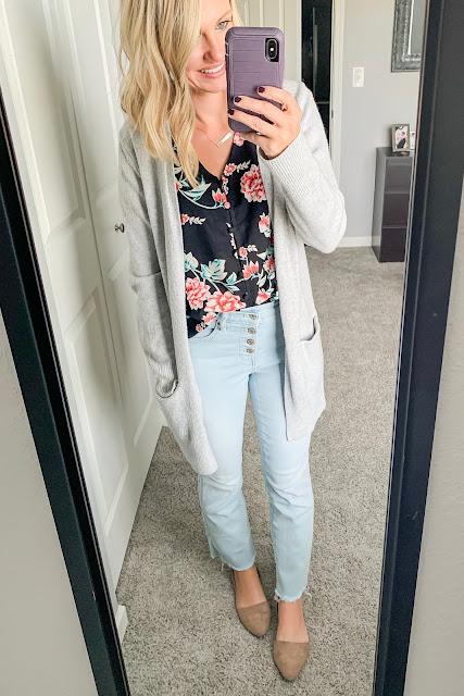 How to Style a Floral Top for Fall || Button fly cropped flare jeans