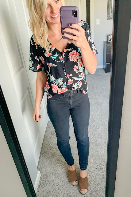How to Style a Floral Top for Fall || Black jeans with floral top