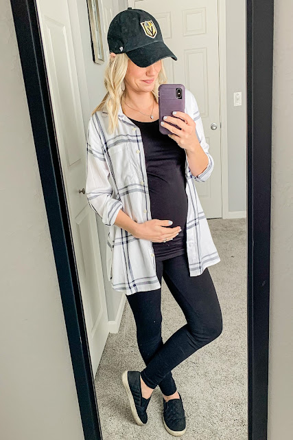Simple sporty maternity look for everyday mom style