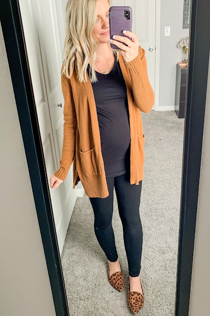 Simple maternity outfit