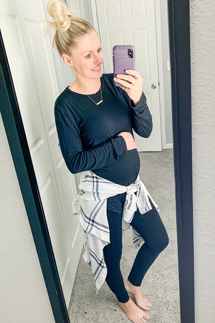 Casual all black maternity outfit