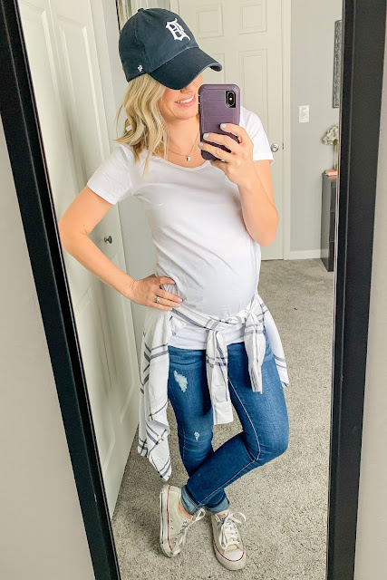 Cute, casual and sporty maternity outfit