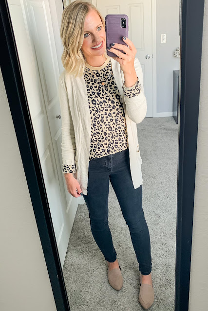 Leopard t-shirt with cardigan and black jeans #leopardtshirt #cardigan #blackjeans