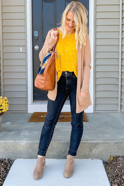 Black jeans are a fall wardrobe staple #blackjeans #fall #wardrobestaple