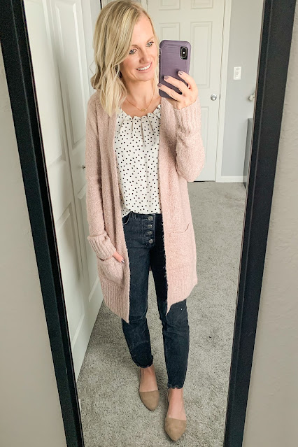 Black jeans outfit with pink cardigan #blackjeans