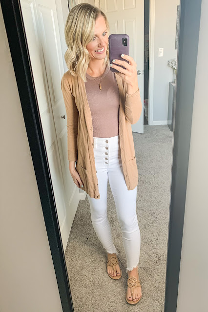 Mom-Friendly Outfits Wearing White Jeans