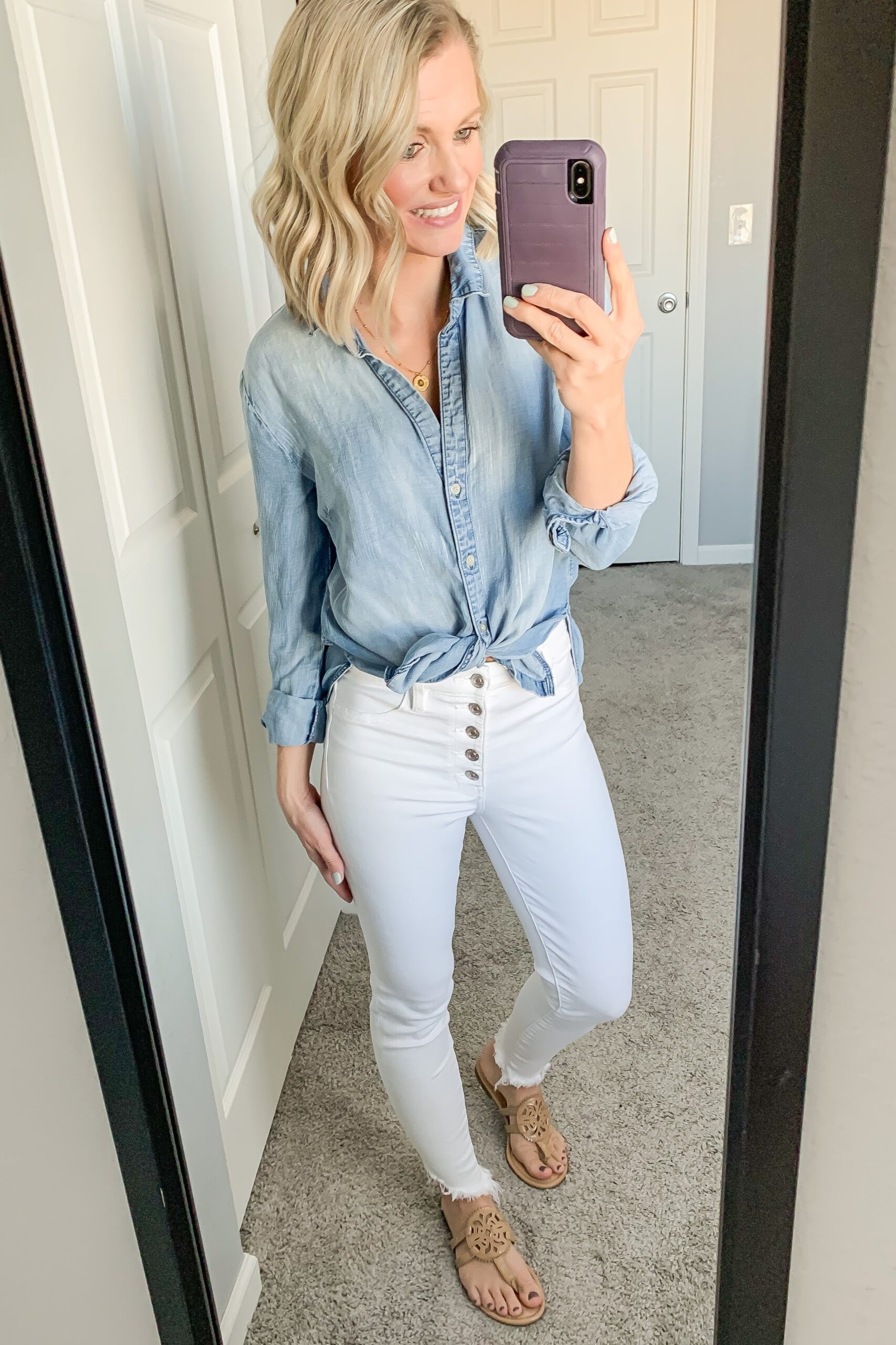 Mom-Friendly Outfits Wearing White Jeans - Thrifty Wife Happy Life