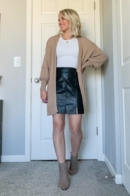 Faux leather skirt outfit idea