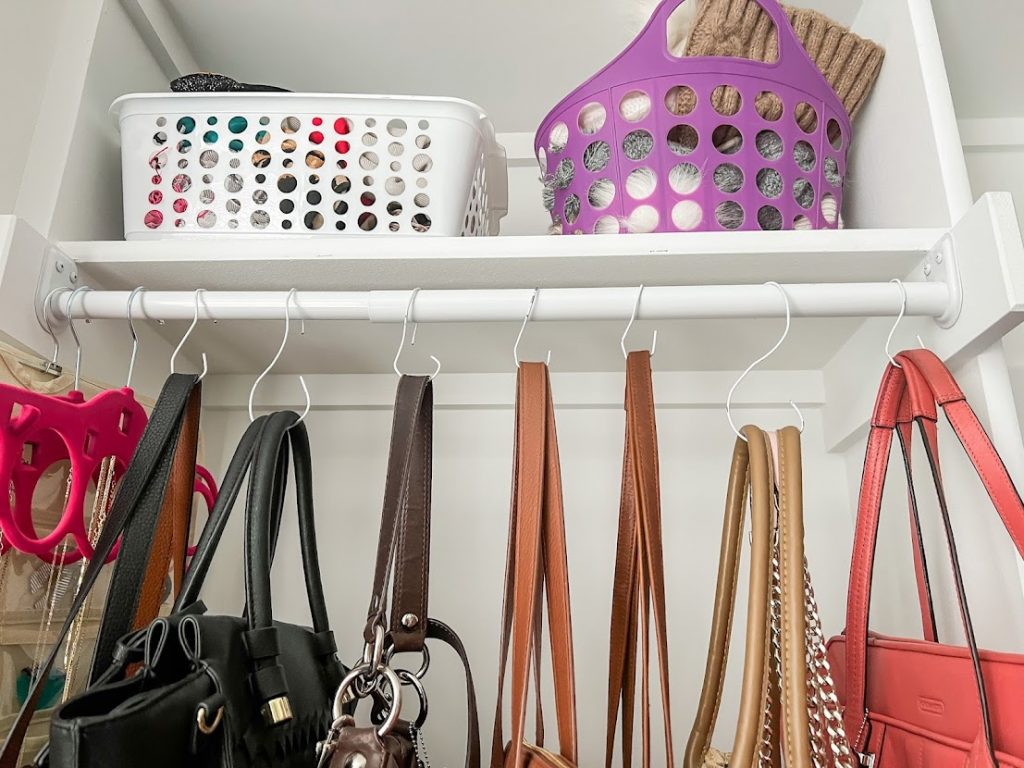 How to organize your purse | HOWTOWEAR Fashion | Handbag, Tote organization,  Bags