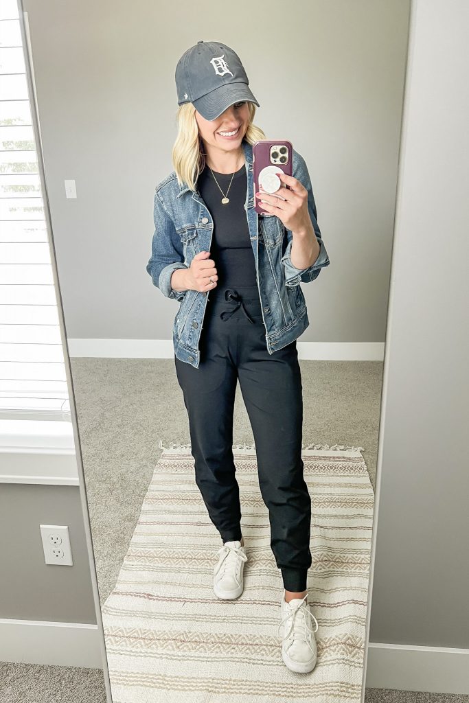 The Ultimate Mom Wardrobe Capsule: 15 Piece, 20 Outfits - Thrifty Wife  Happy Life