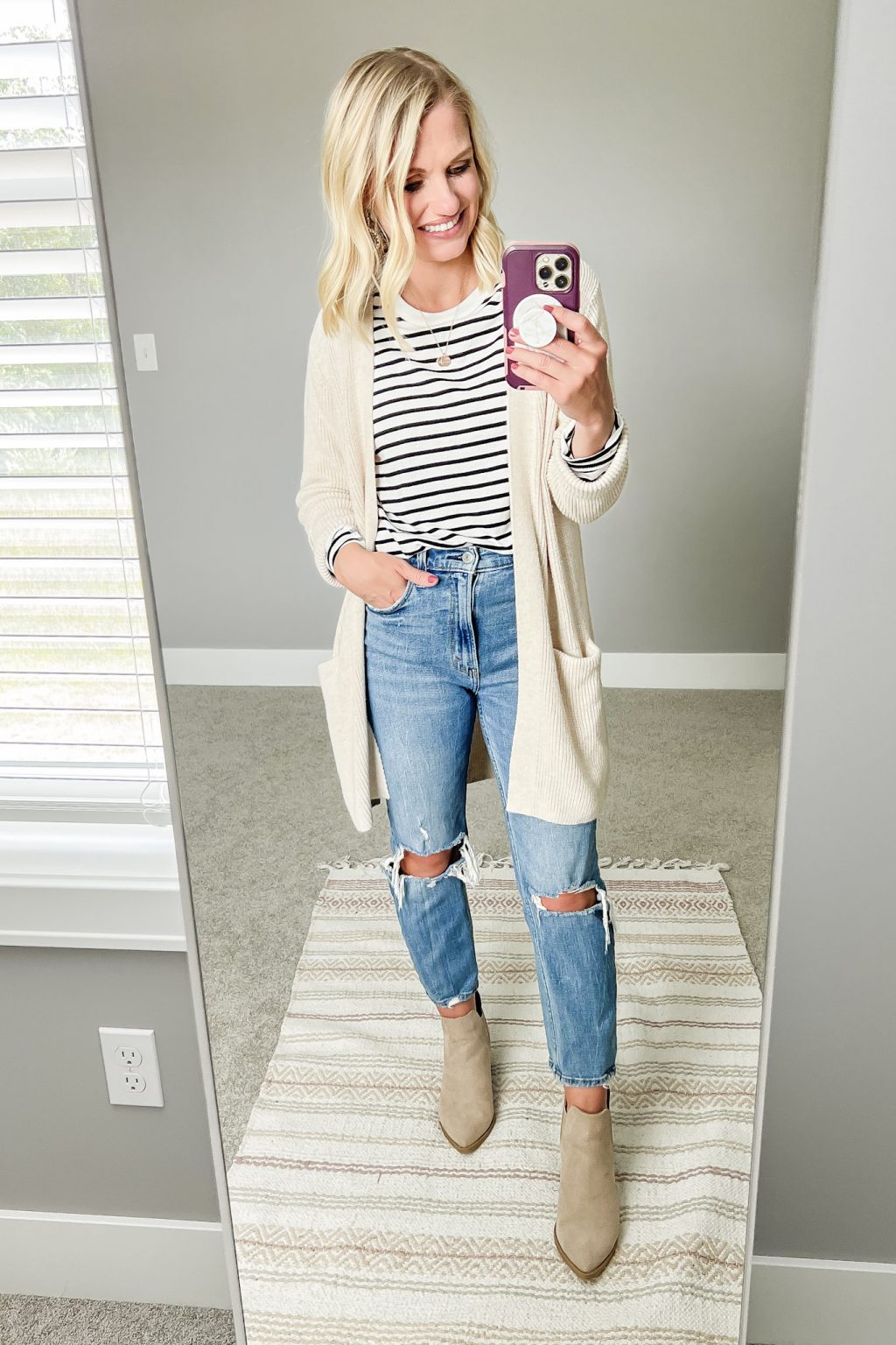 The Ultimate Mom Wardrobe Capsule: 15 Piece, 20 Outfits - Thrifty Wife ...
