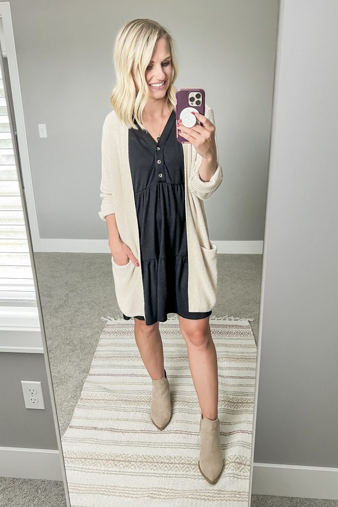 The Ultimate Mom Wardrobe Capsule: 15 Piece, 20 Outfits - Thrifty