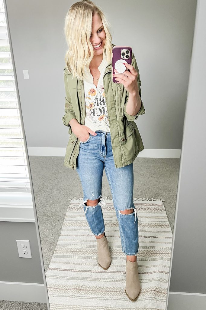 The Ultimate Mom Wardrobe Capsule: 15 Piece, 20 Outfits - Thrifty