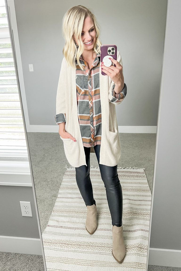 The Ultimate Mom Wardrobe Capsule: 15 Piece, 20 Outfits - Thrifty Wife ...