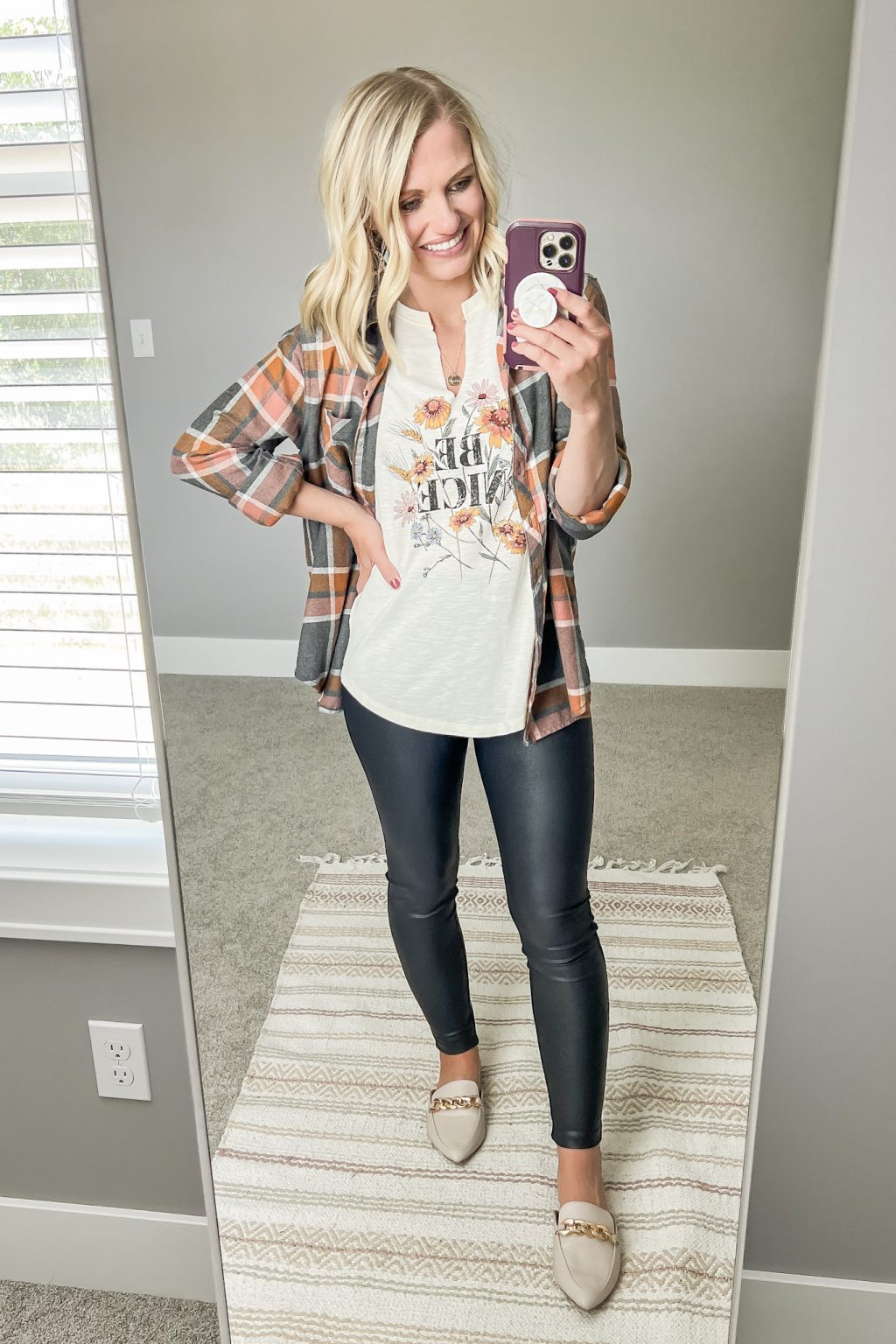 The Ultimate Mom Wardrobe Capsule: 15 Piece, 20 Outfits - Thrifty Wife ...