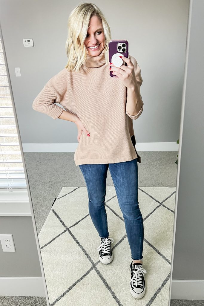 Turtleneck sweatshirt and skinny jeans