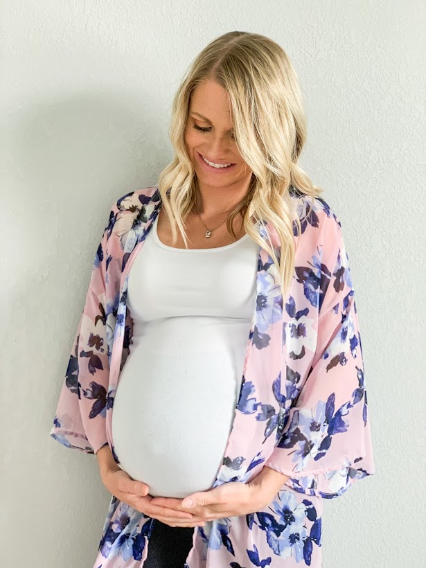 What maternity essentials you need to have in your maternity wardrobe capsule.