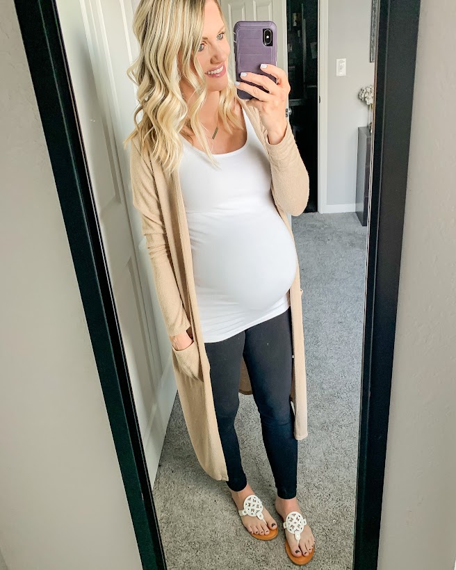 Maternity leggings are essential maternity clothes. 