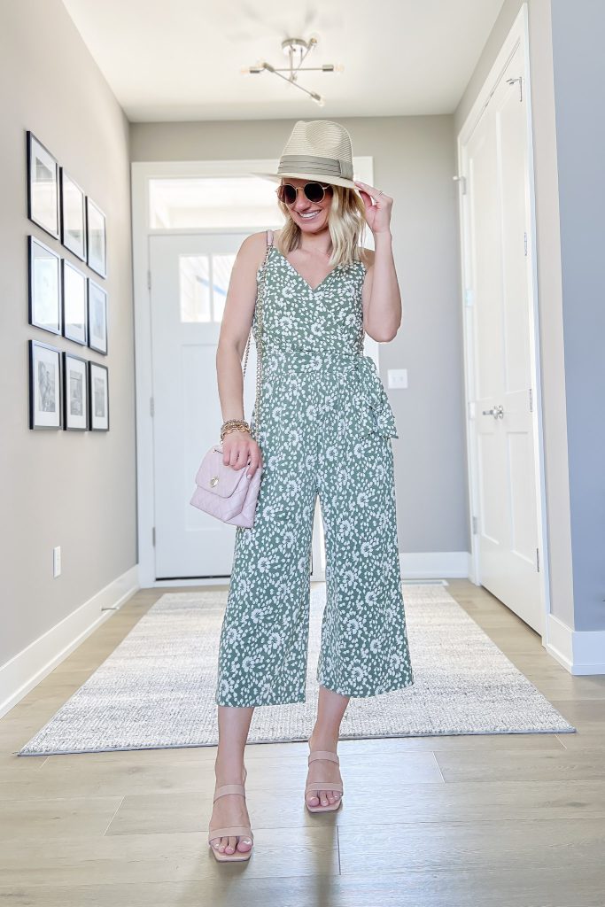 Jumpsuit to wear in Charleston for a girls trip.