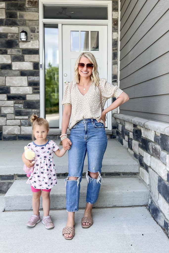 5 NEUTRAL OUTFIT IDEAS FOR SUMMER  Mom jeans outfit summer, Cute