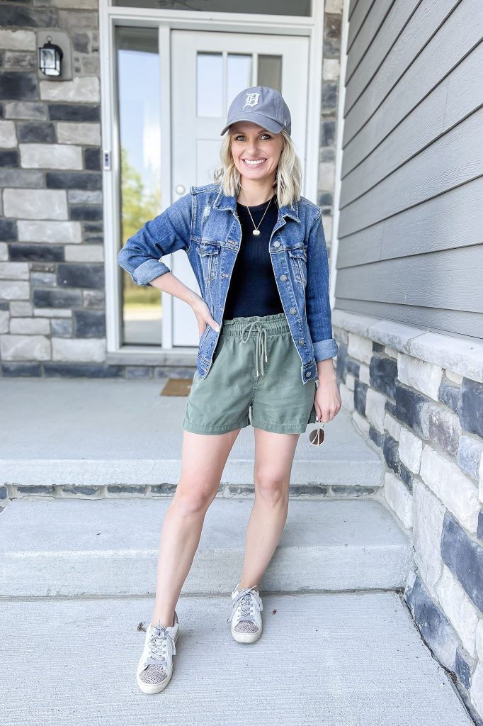 Outfits with mom shorts hotsell