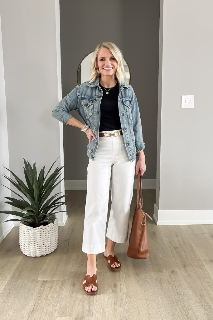 Casual outfit with white cropped wide-leg pants. 