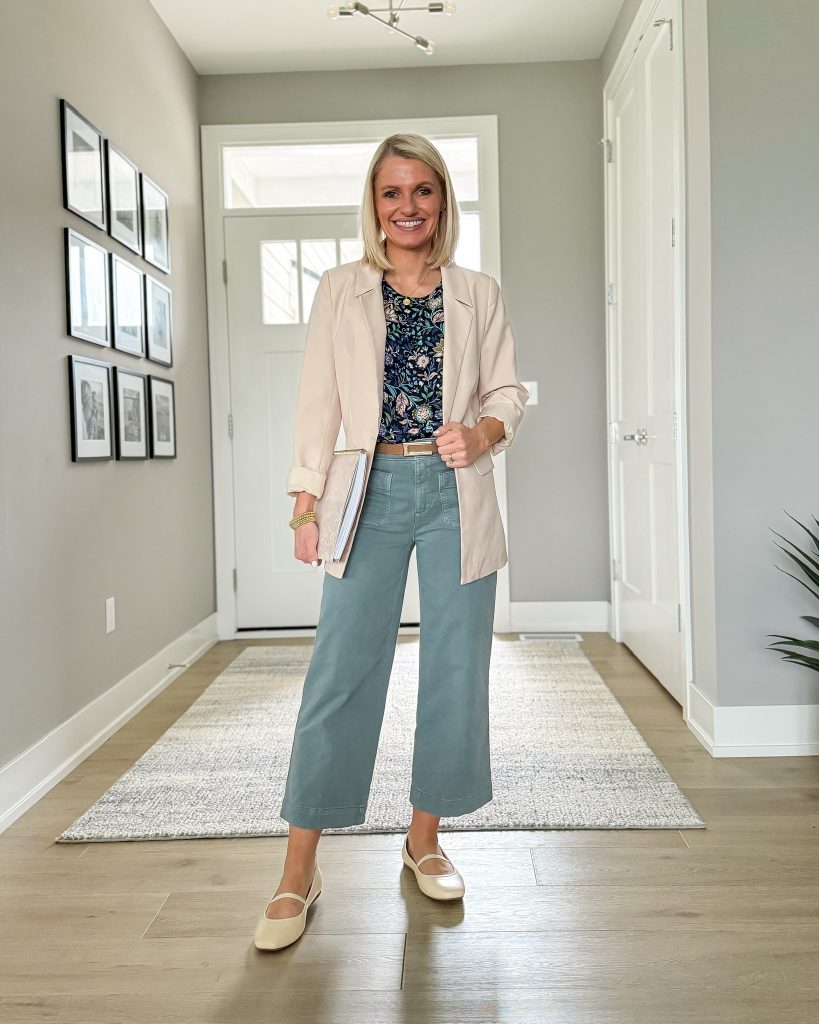 spring outfit idea with cropped wide leg jeans and floral statement blouse