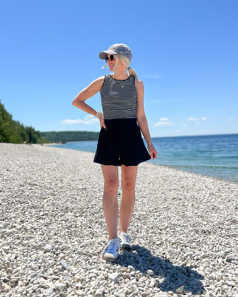 what to wear on a cruise day time outfit black shorts and striped tank