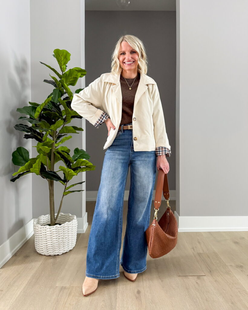 how to wear sweatpant jeans with cropped trench coat