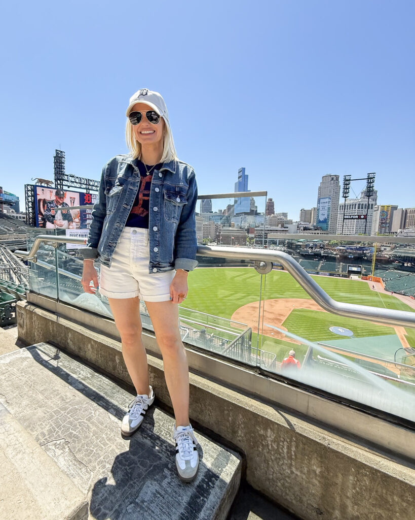 Detroit Tigers outfit.