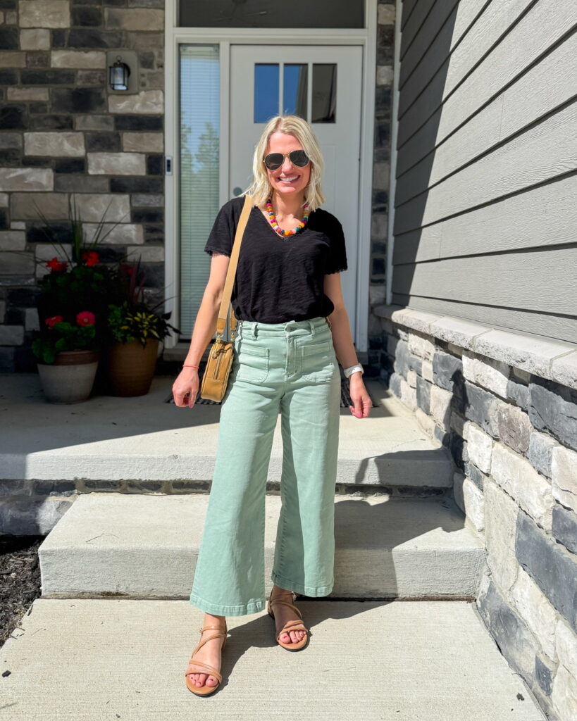 easy summer outfit idea with cropped pants